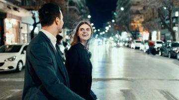 住宅街道和人行横道